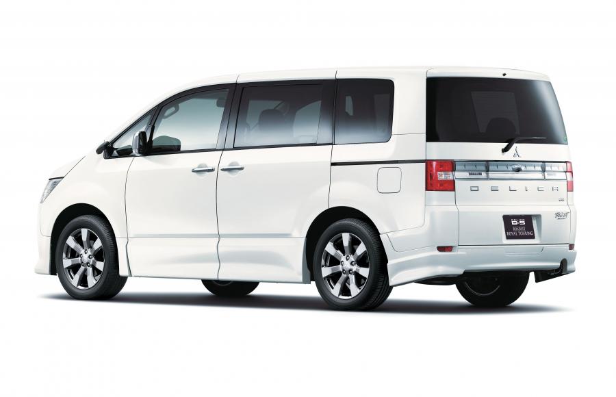  Mitsubishi Delica D:5 Roadest Royal Touring 2016 года  (фото 2 из 3)